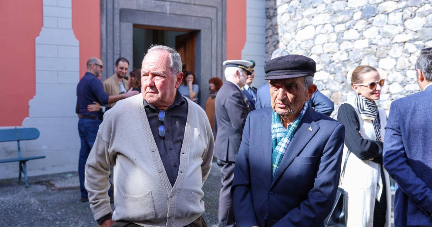 ‘Manuel Nicolau, Retratos’ representa a comunicação em imagens (com fotos)