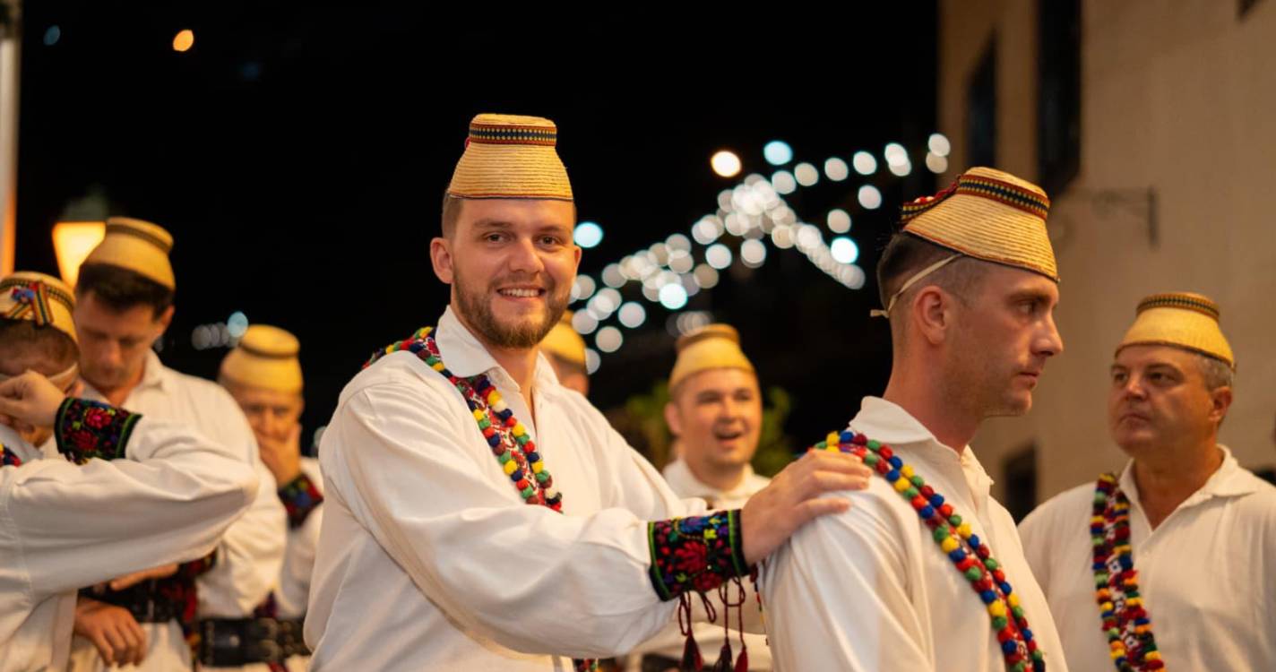 Folclore da Batalha e da Roménia anima a Ponta do Sol