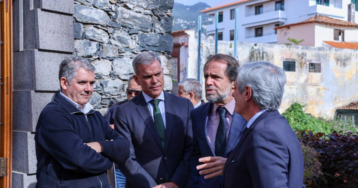 ‘Manuel Nicolau, Retratos’ representa a comunicação em imagens (com fotos)