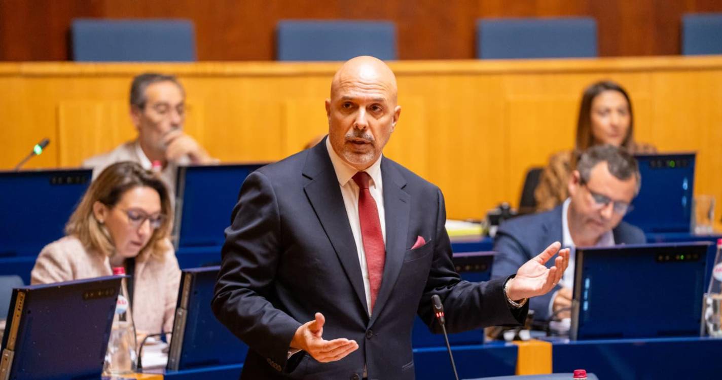 PS propõe mais habitação e saúde e menos despesas com campos de golfe