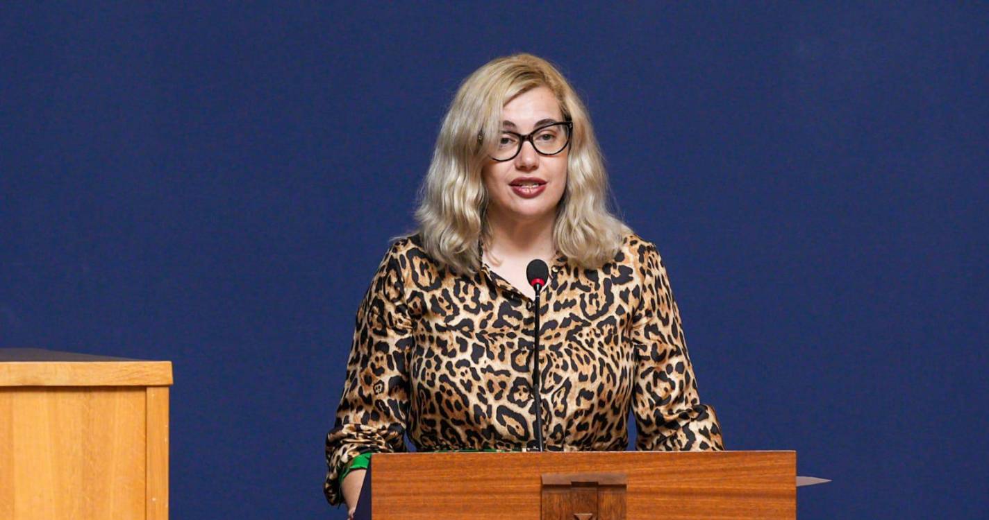 “49 anos até ter uma mulher presidente”, lamenta o CDS