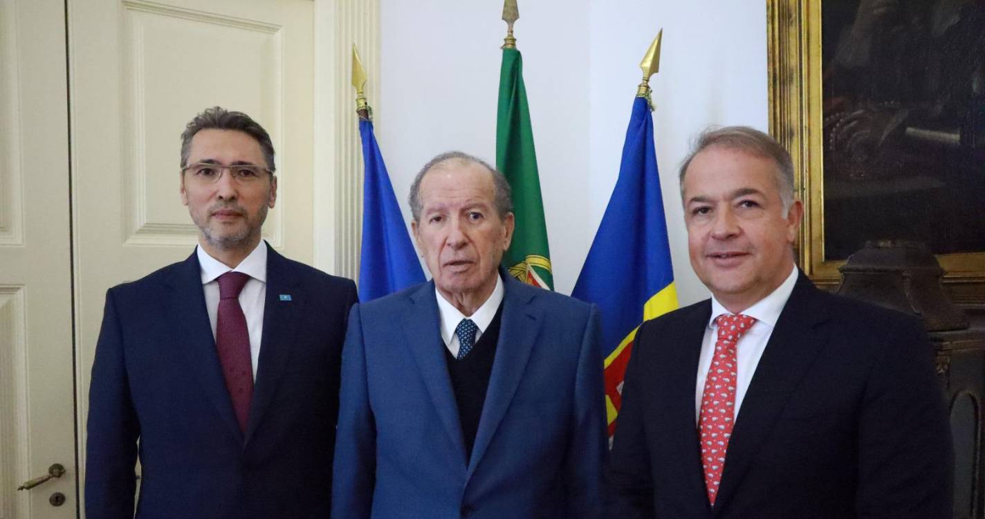Ireneu Barreto aborda perspetivas de cooperação com embaixador do Cazaquistão
