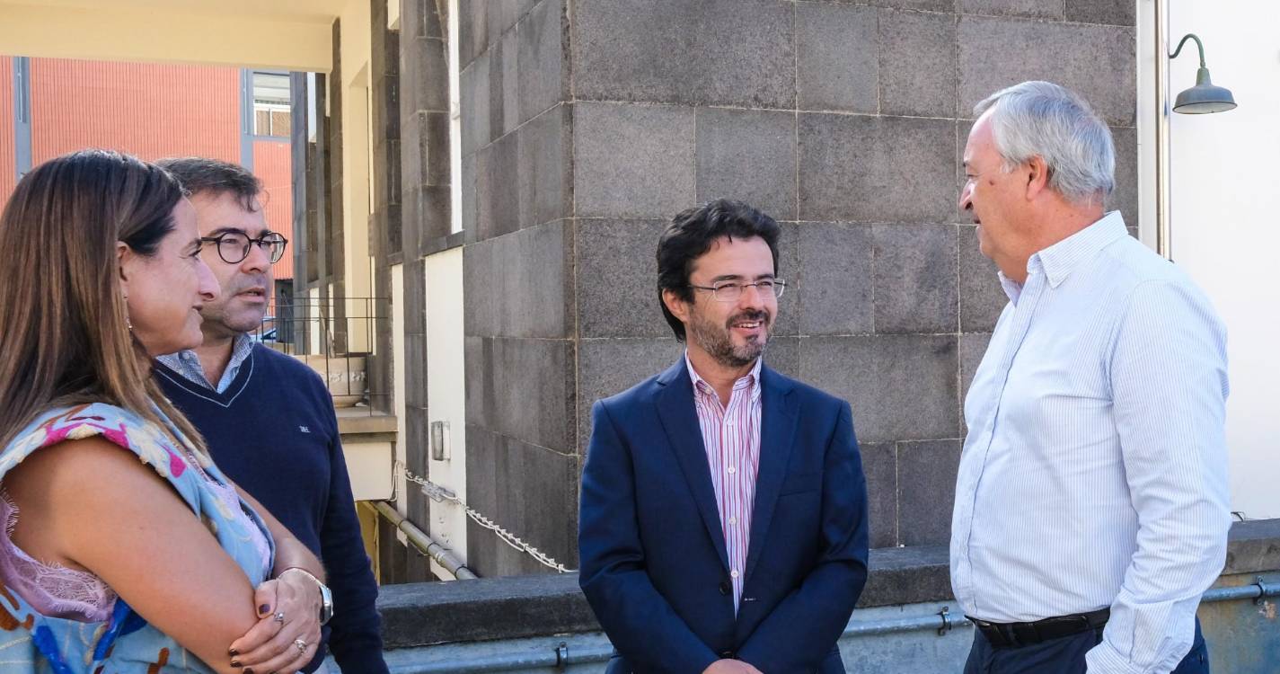 Pedro Rodrigues visita obras de requalificação na Escola Secundária de Francisco Franco