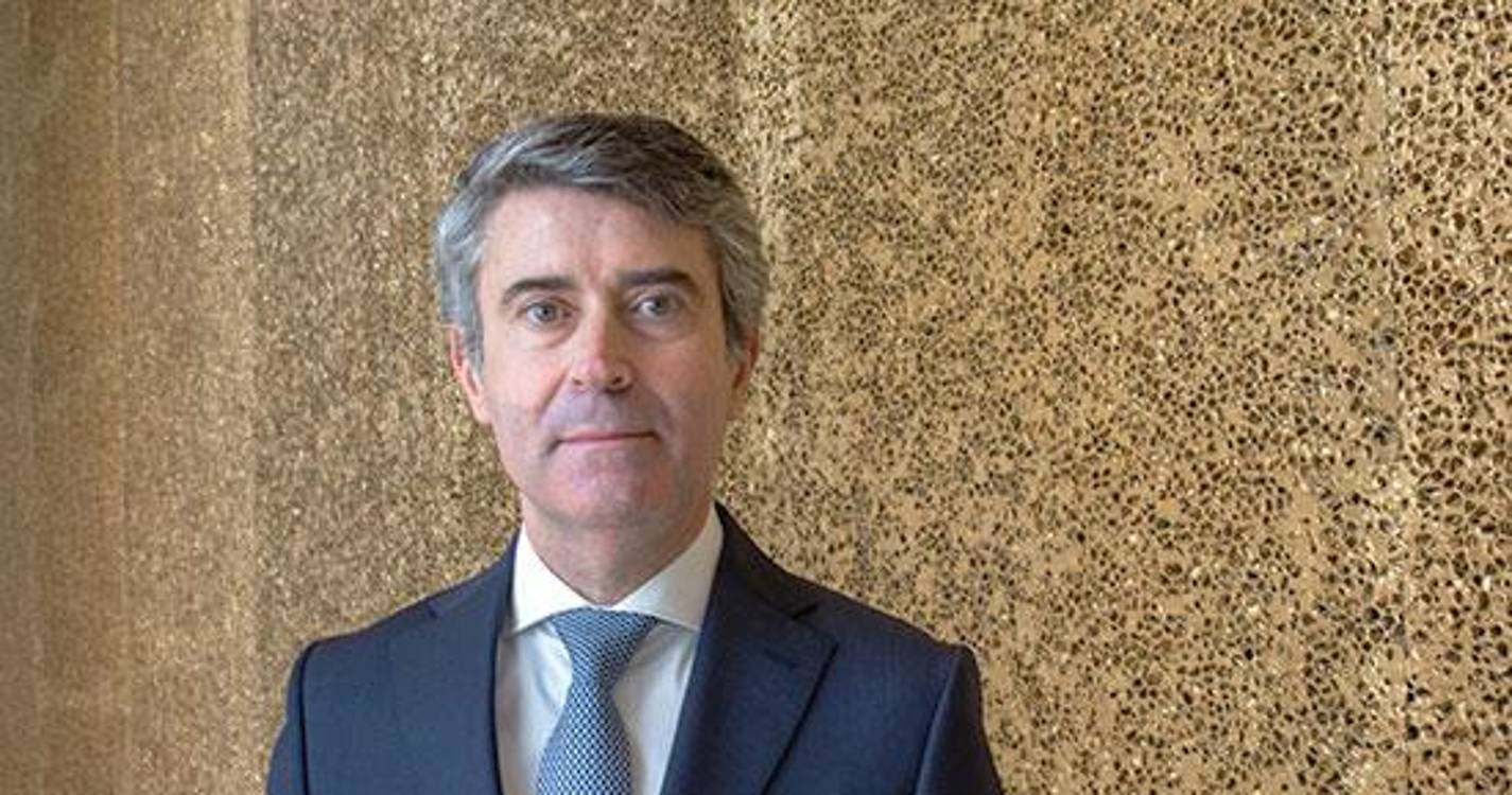 Líder do PS defende revisão da Lei de Finanças Regionais que exija responsabilidade