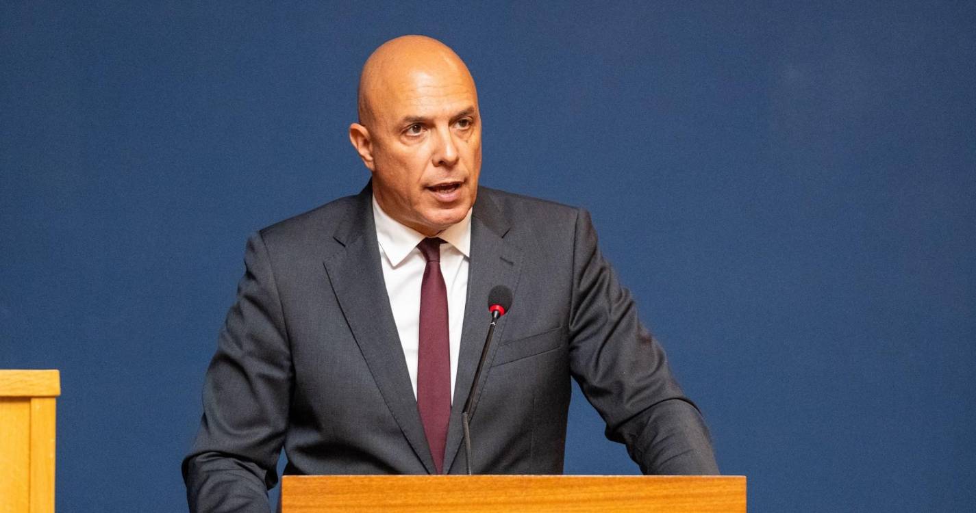 Cafôfo acusa Albuquerque de continuar “a asfixiar a classe média”