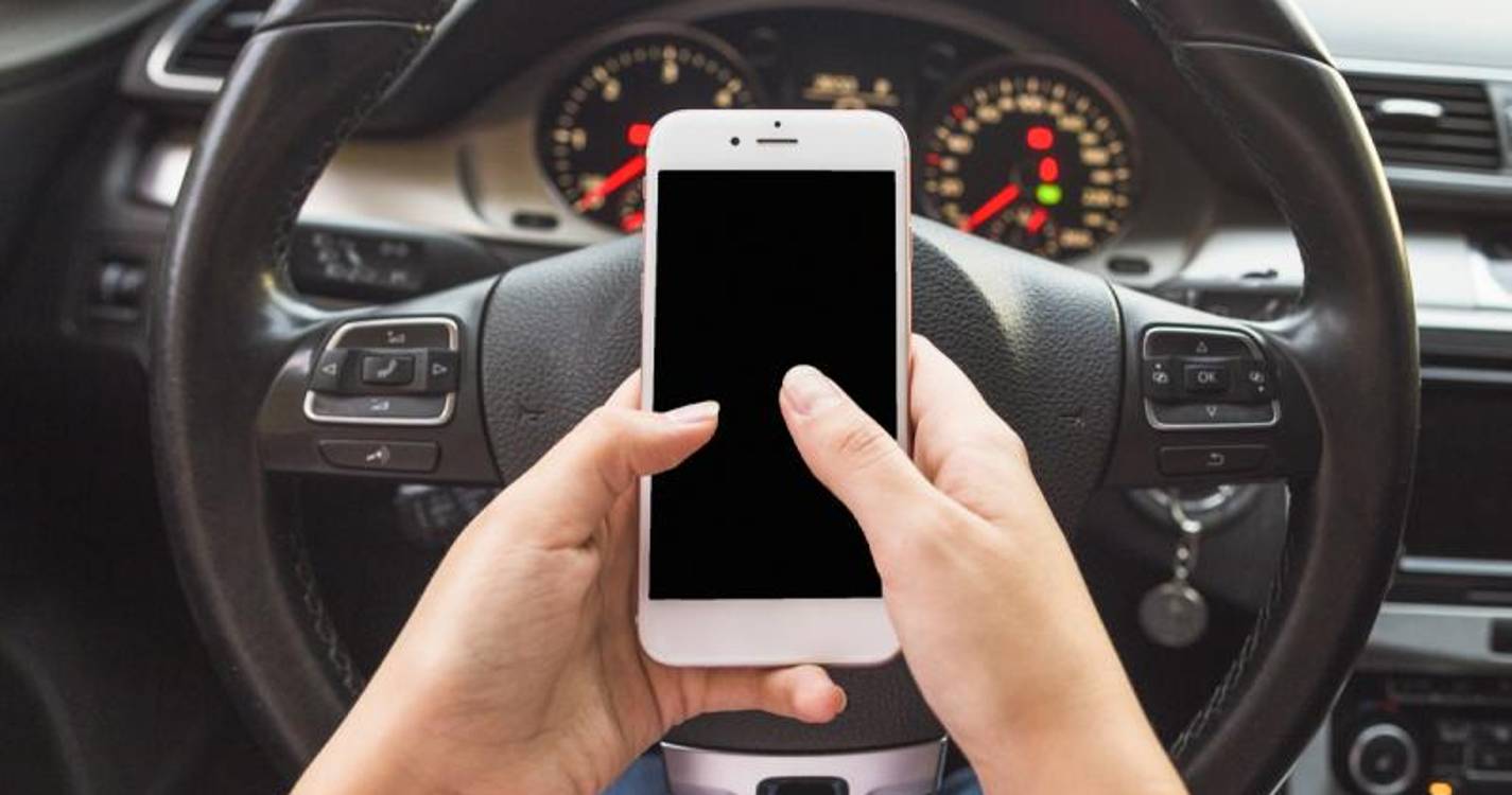 Segurança rodoviária: 427 infrações por uso indevido do telemóvel