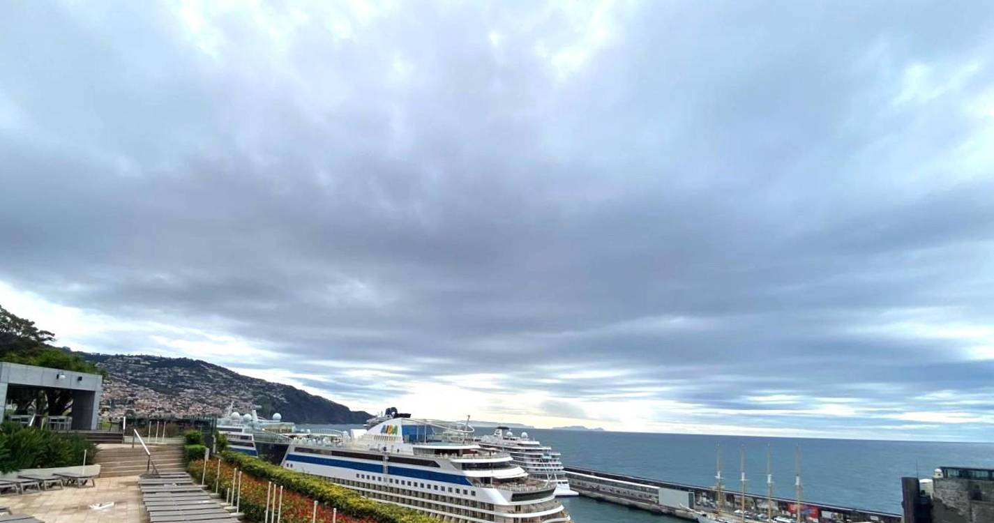 Três navios acostados no Funchal trouxeram quase 10 mil pessoas
