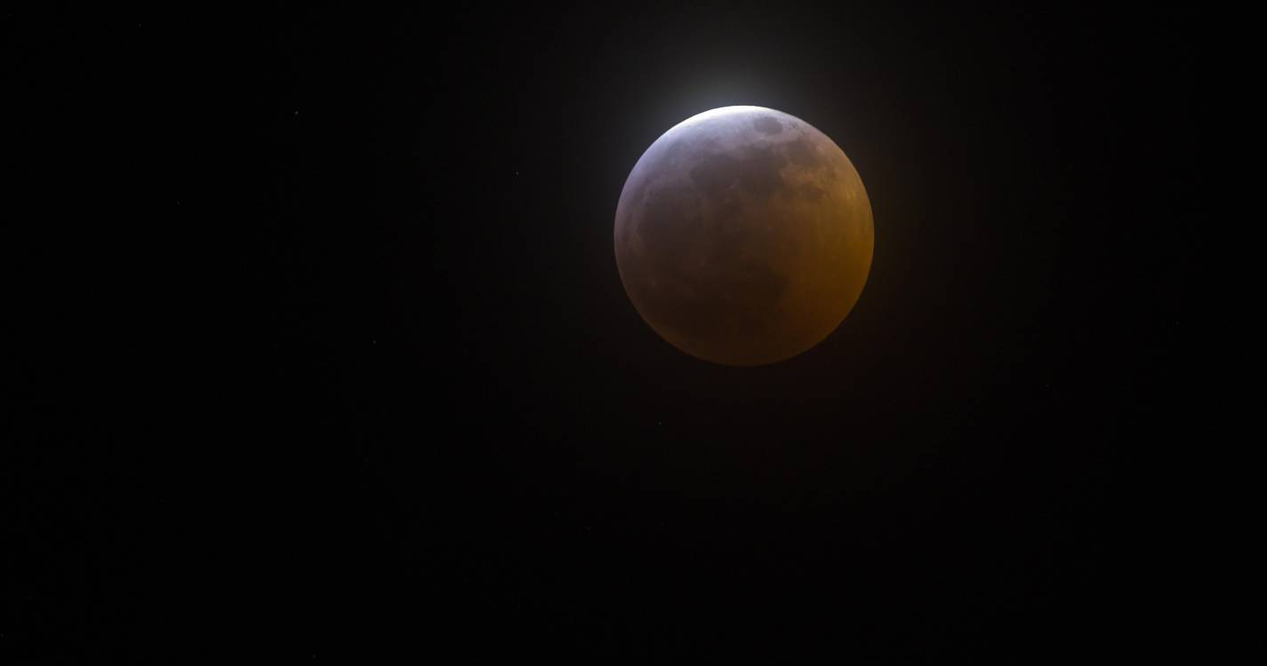Domingo há eclipse total da Lua, mas “não será muito fácil” vê-lo em Portugal