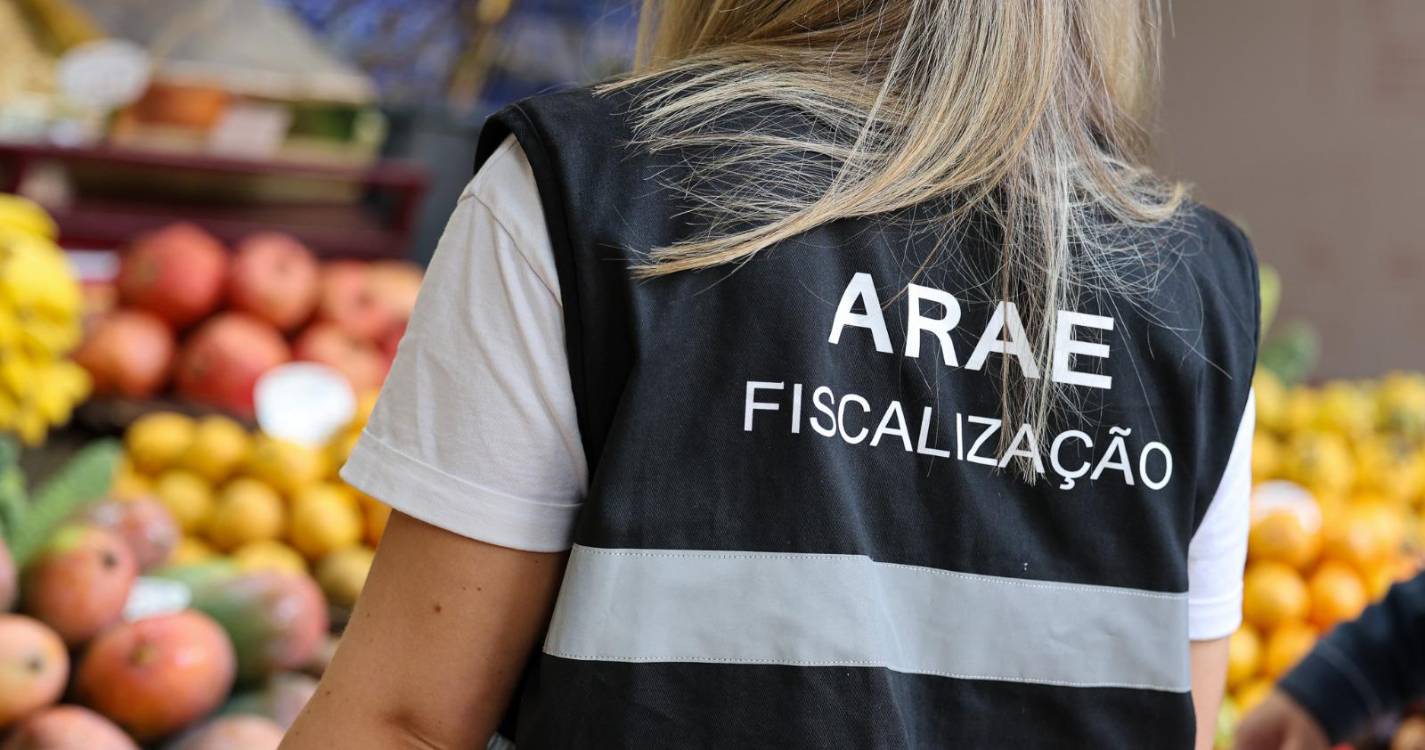 ARAE fiscaliza 30 bancas no mercado dos lavradores e deteta irregularidades em livros de reclamações