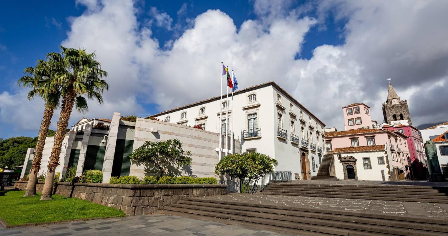 ALRAM iluminada de Vermelho no Dia Mundial do AVC