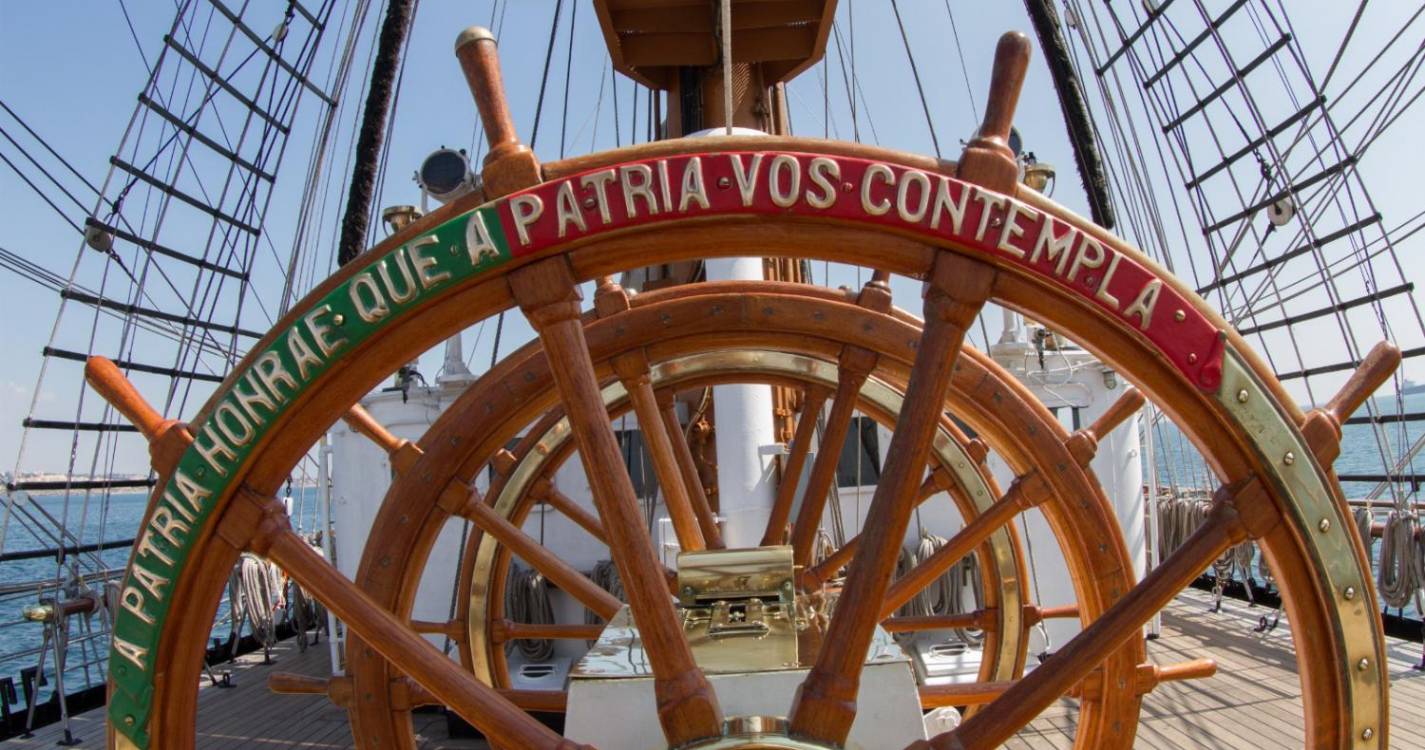 Marinha inativa engenho explosivo de fósforo branco em praia de Setúbal