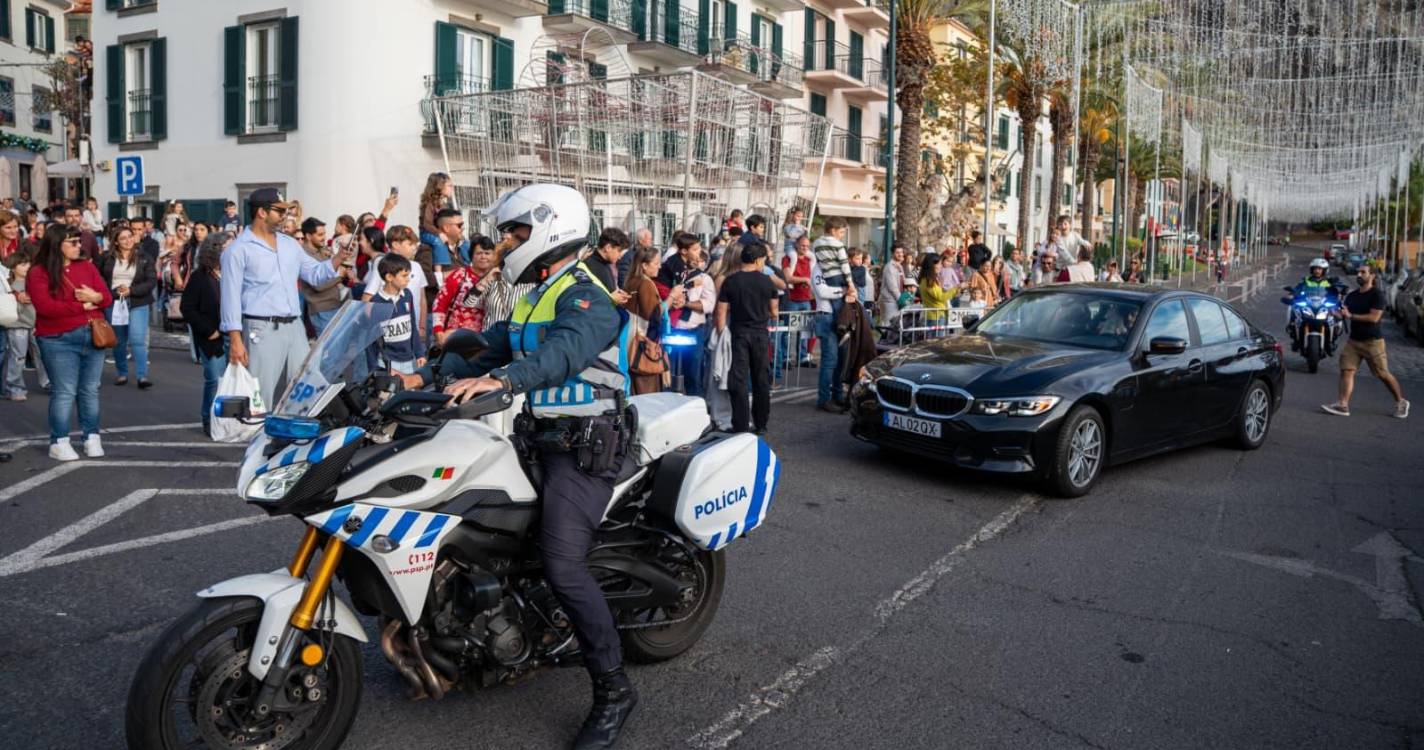 Pai Natal chegou sob escolta policial à Ponta do Sol (com fotos)