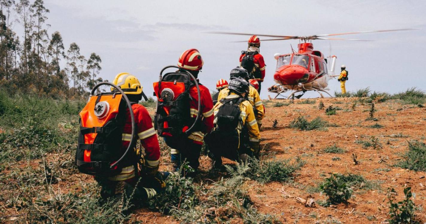 Incêndio ativa helicóptero da Proteção Civil para São Vicente