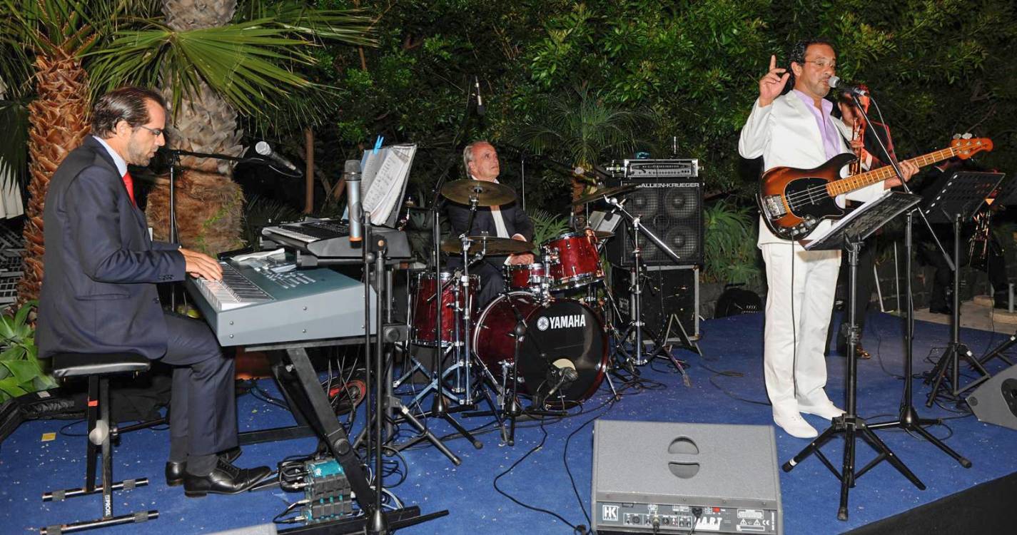 Miguel Albuquerque presente no funeral de Pinto Balsemão