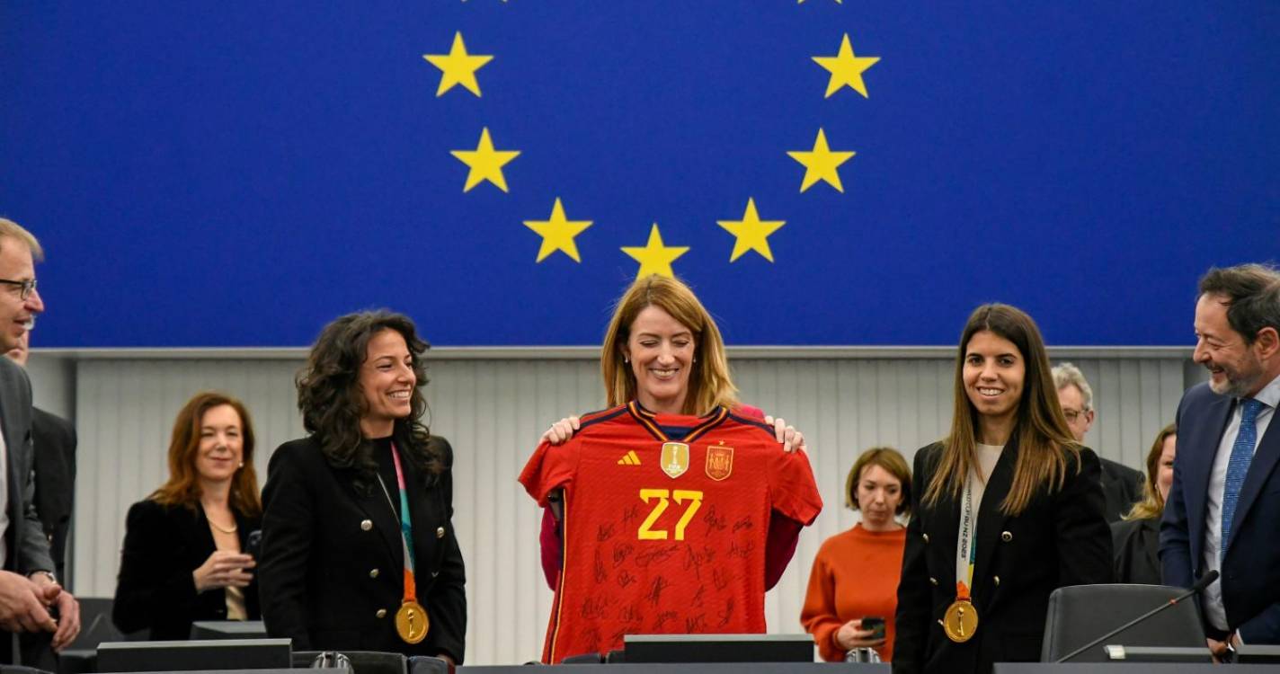 Parlamento Europeu assinala Dia da Mulher com a presença de duas atletas da seleção feminina espanhola