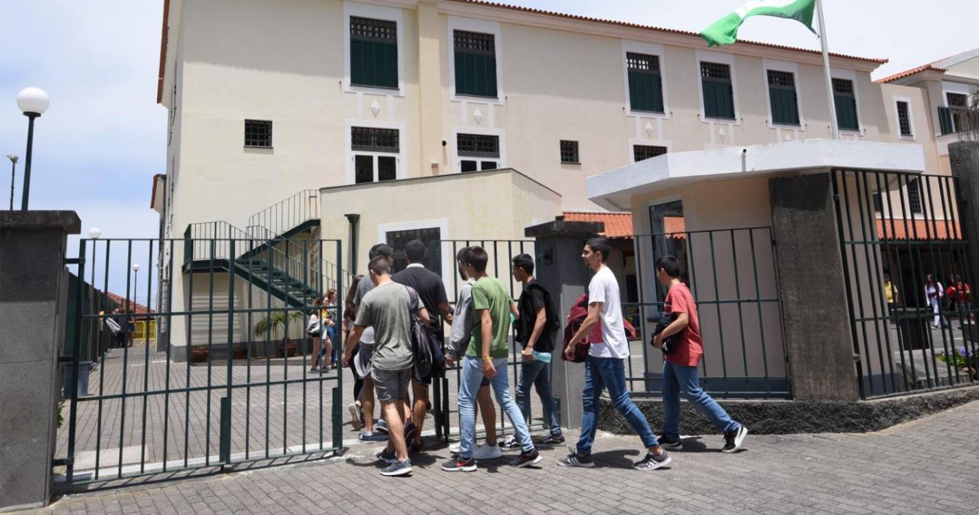 Dia da Escola Básica e Secundária com Pré-Escolar e Creche do Porto Moniz comemorado esta quarta-feira
