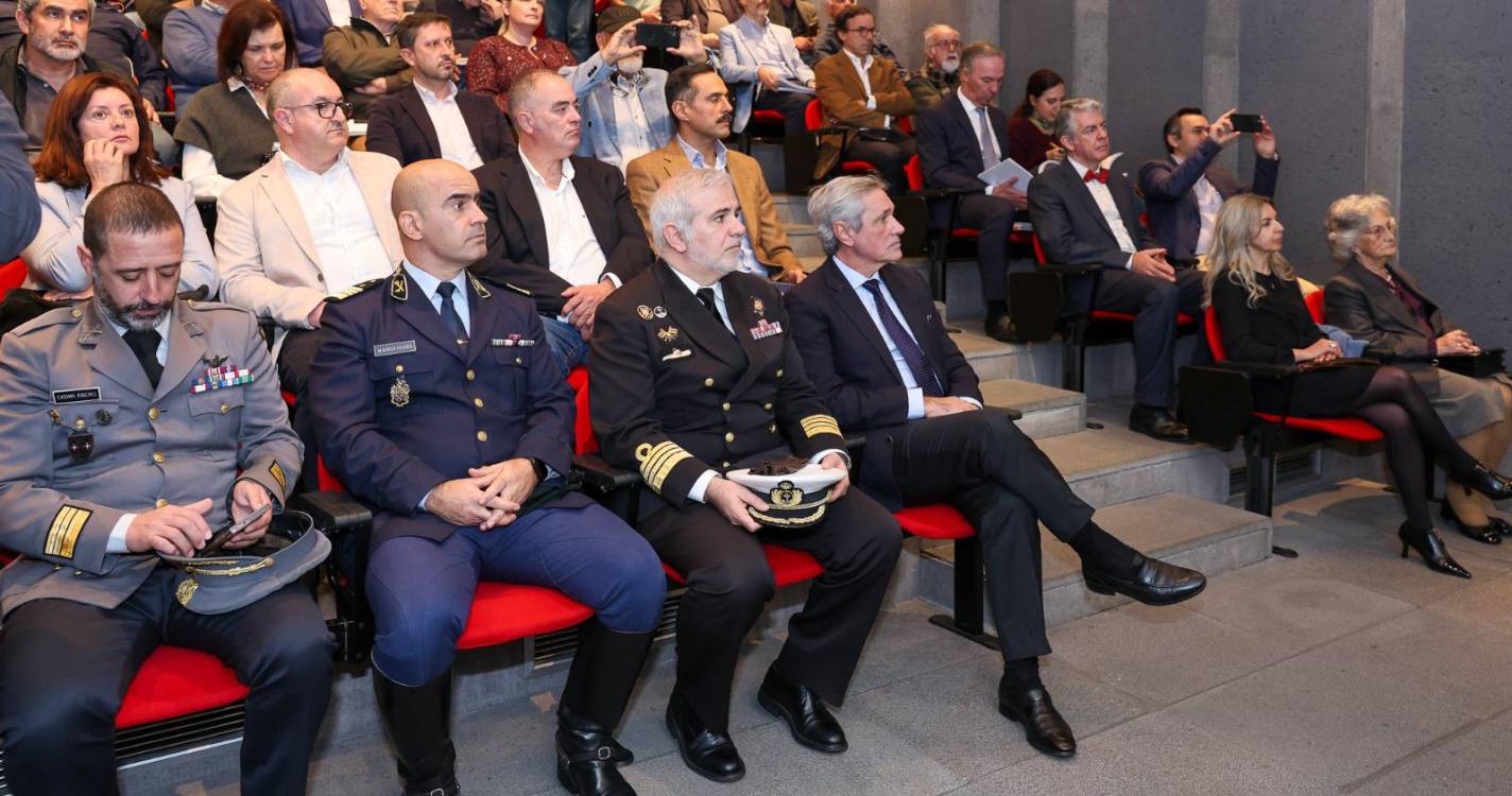 ‘Manuel Nicolau, Retratos’ representa a comunicação em imagens (com fotos)