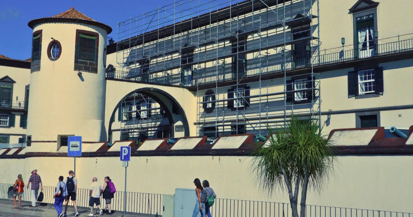 Mais de 145 mil euros para obras no Palácio de São Lourenço