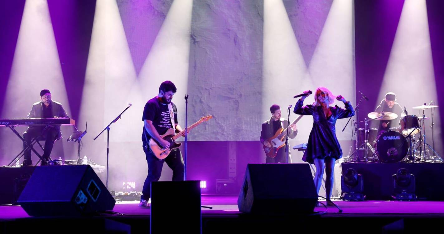 Aurea faz esquecer a chuva e aquece Parque de Santa Catarina