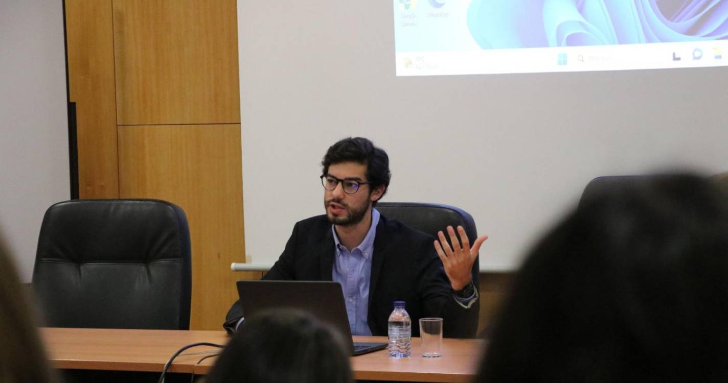 “Afastar os jovens dos centros de decisão é contribuir para a degradação do sistema democrático”