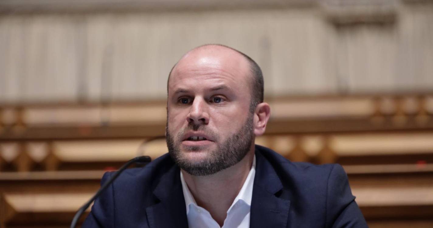 Iglésias acusa PSD de obrigar madeirenses a continuarem a pagar o valor total das viagens