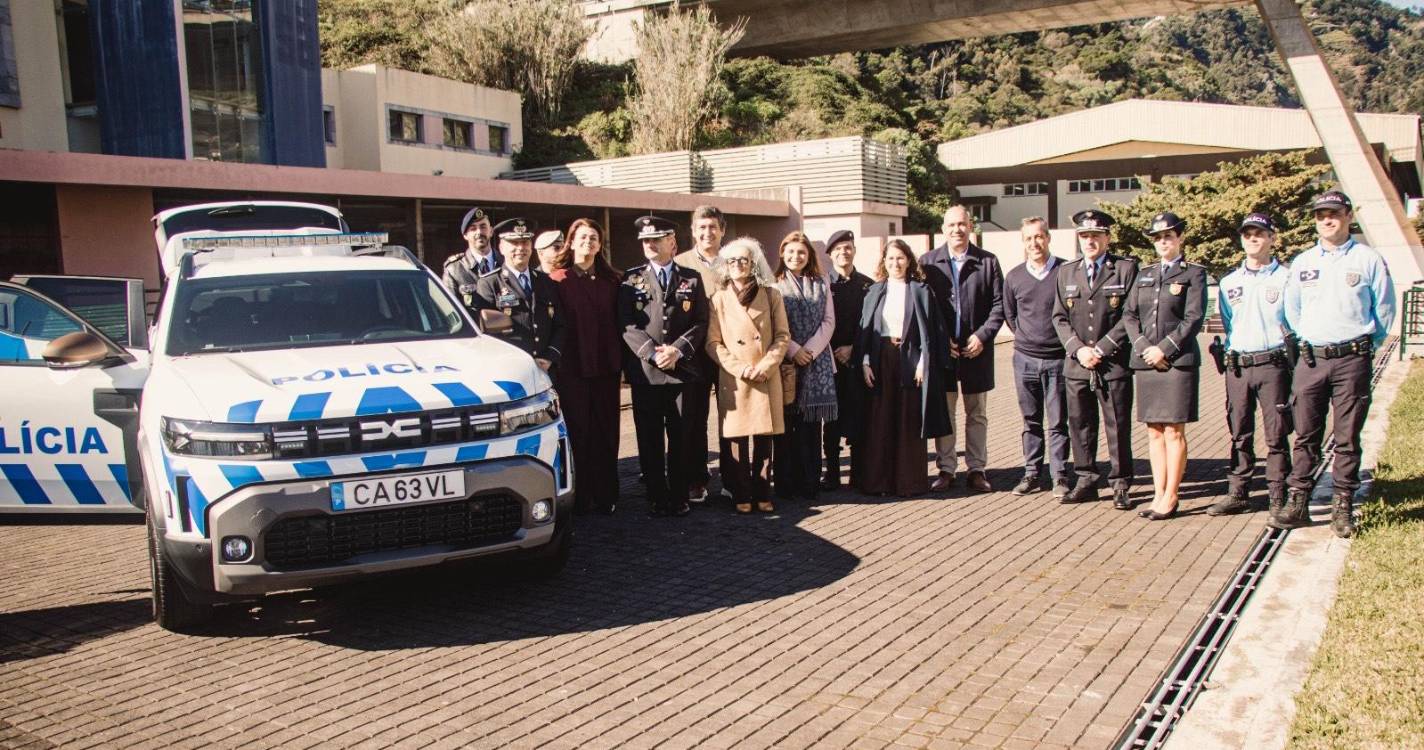 Santa Cruz entrega viaturas à PSP e GNR contribuindo para reforço da segurança