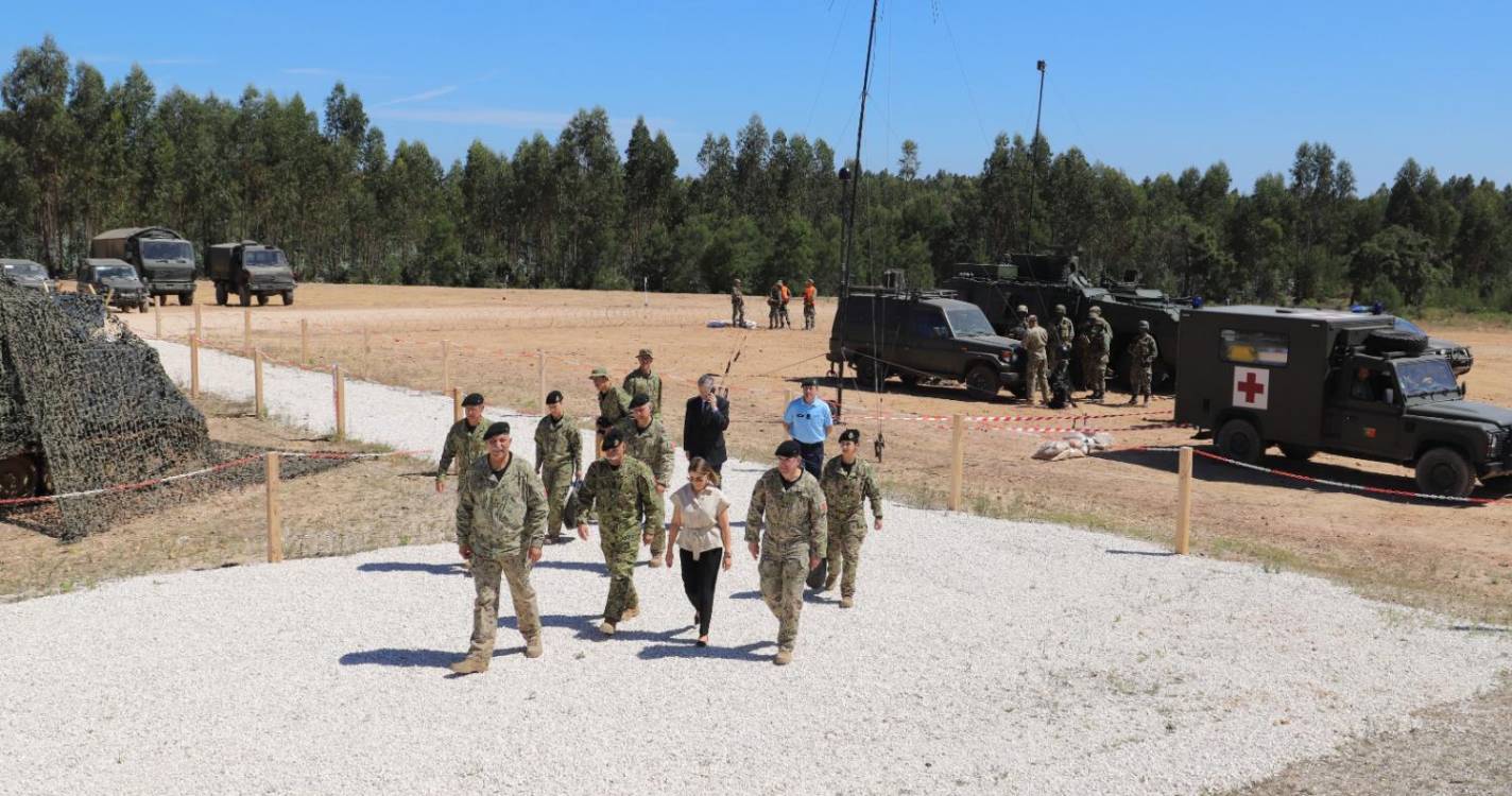 Secretária de Estado da Defesa Nacional visita maior exercício da Academia Militar (com fotos)