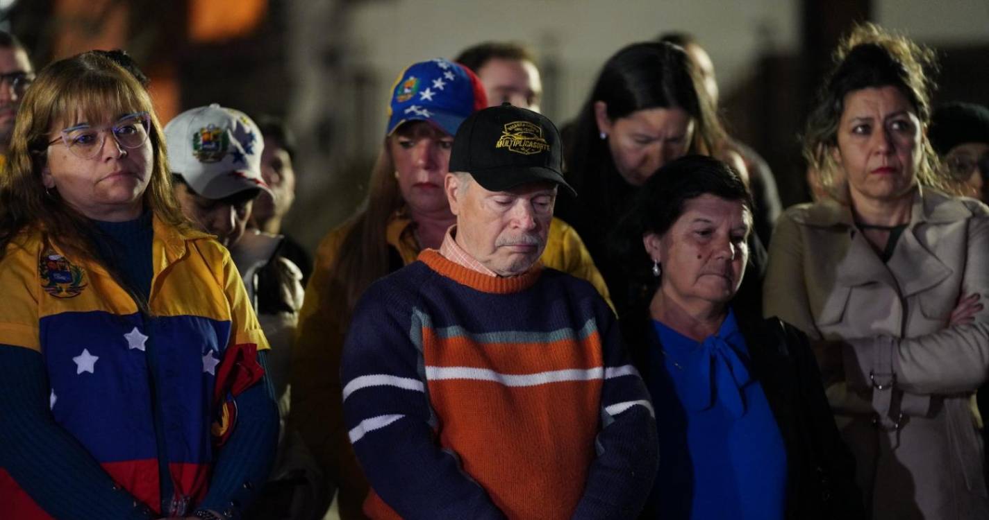 Cerca de 60 pessoas reafirmam apoio à oposição venezuelana no Funchal (com fotos)