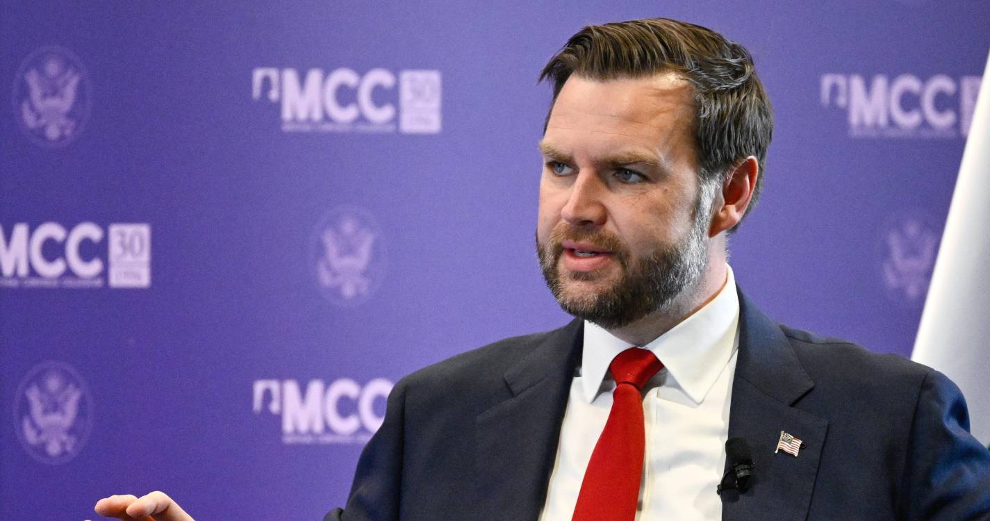 Irão: Trump coloca em dúvida presença de Vance em negociações no Paquistão