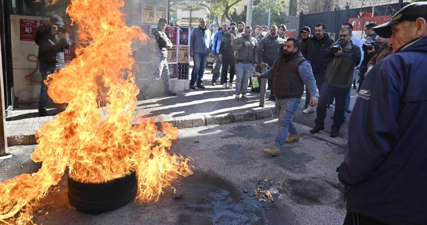 Israel volta a atacar posições do Hezbollah no Líbano