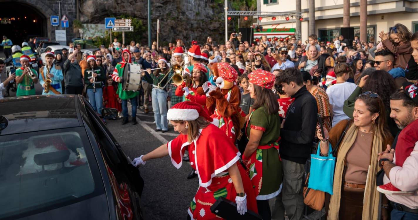 Pai Natal chegou sob escolta policial à Ponta do Sol (com fotos)