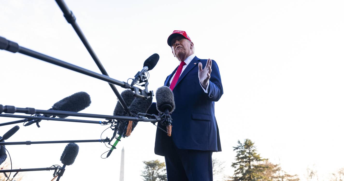 Ucrânia: Trump avisa que EUA estão a perder a paciência com Zelensky