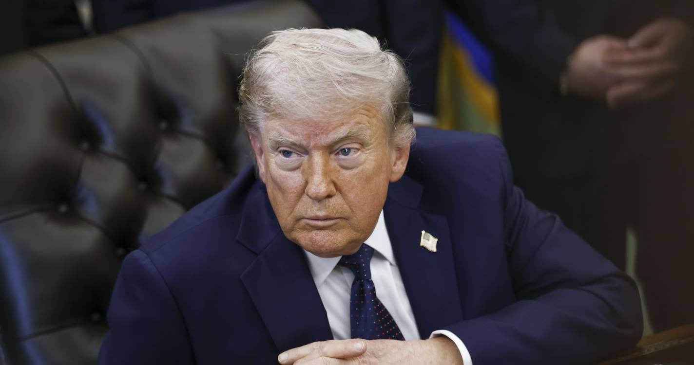 Irão: Trump rejeita estar pressionado para acabar com guerra