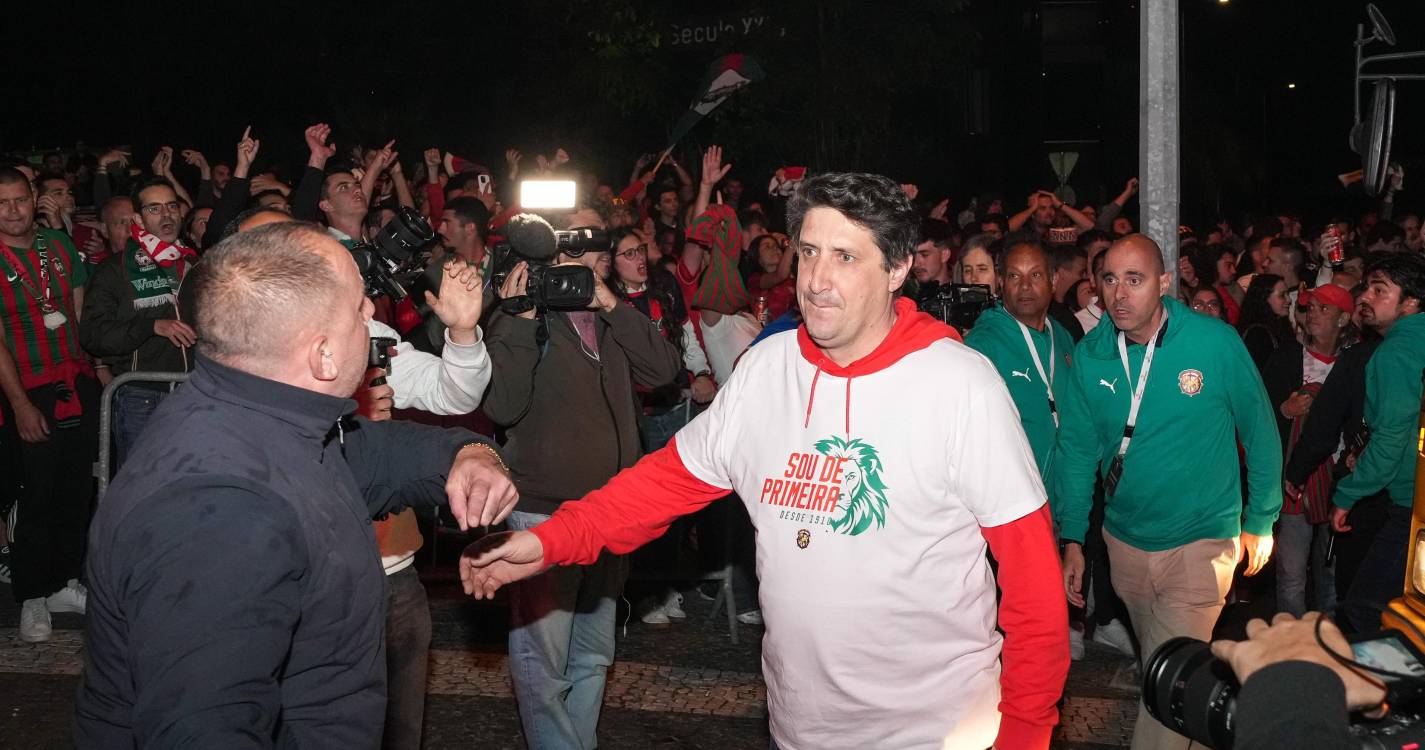 Centenas de adeptos do Marítimo festejam regresso à I Liga três anos depois. Veja as imagens