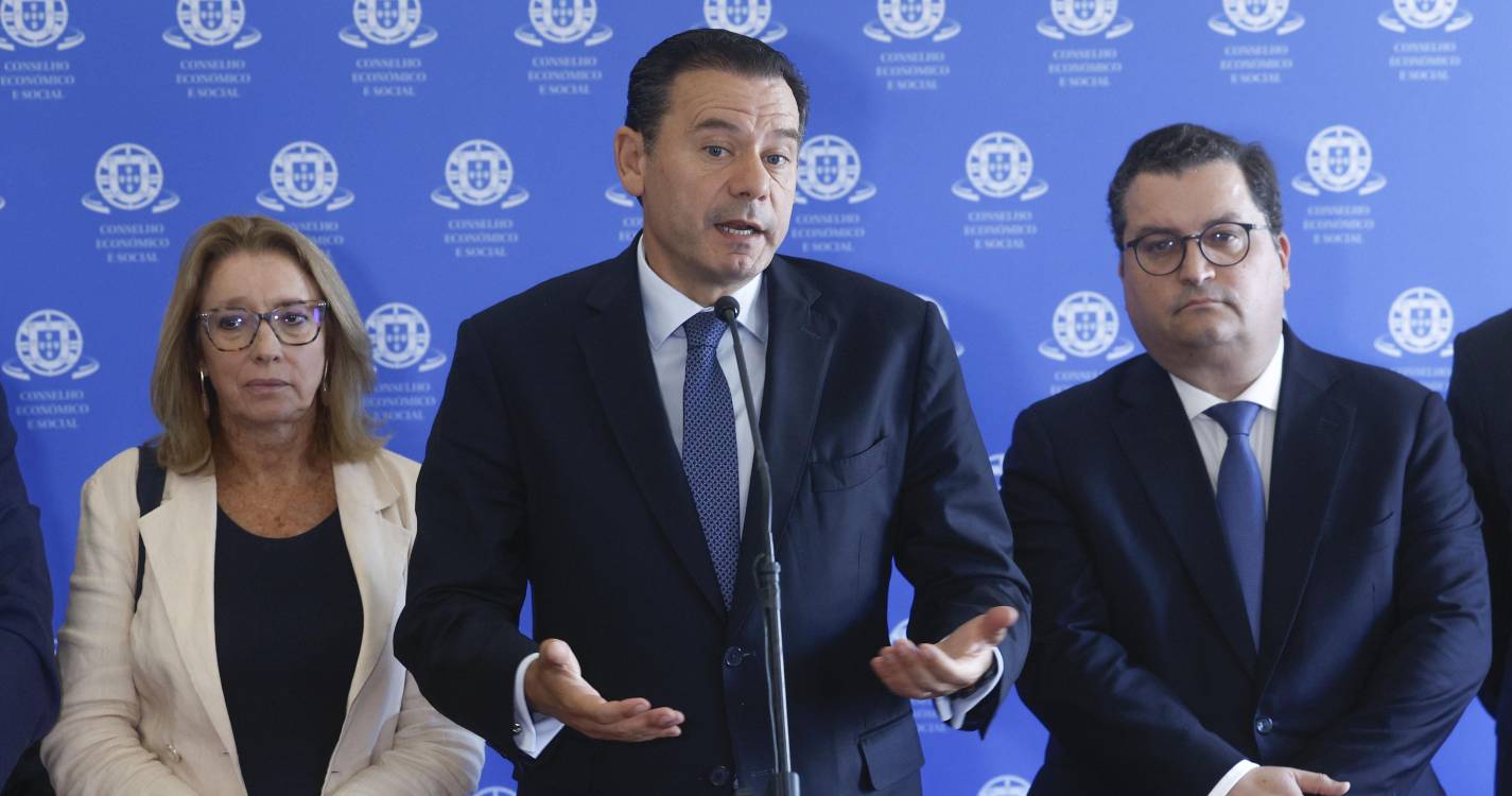 Primeiro-ministro quer serviços mínimos que “garantam equilíbrio” entre direito à greve e outros direitos