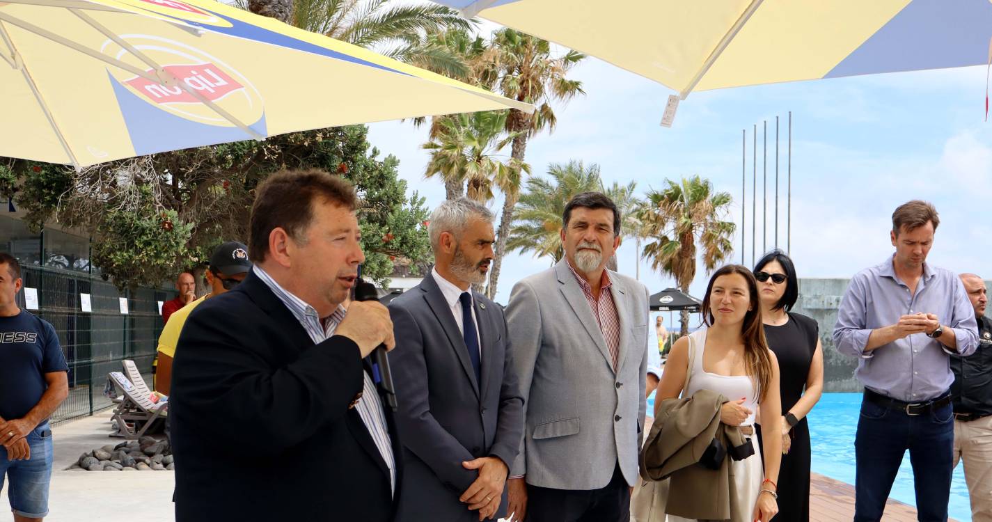 Bandeira azul hasteada na Ribeira Brava
