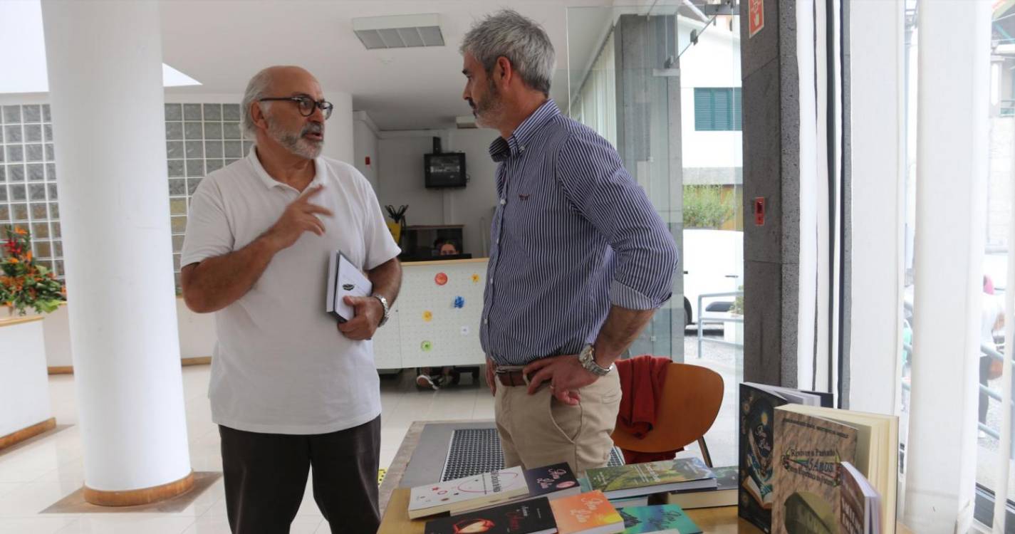 José Ramada doou coleção de livros à Biblioteca da Ribeira Brava