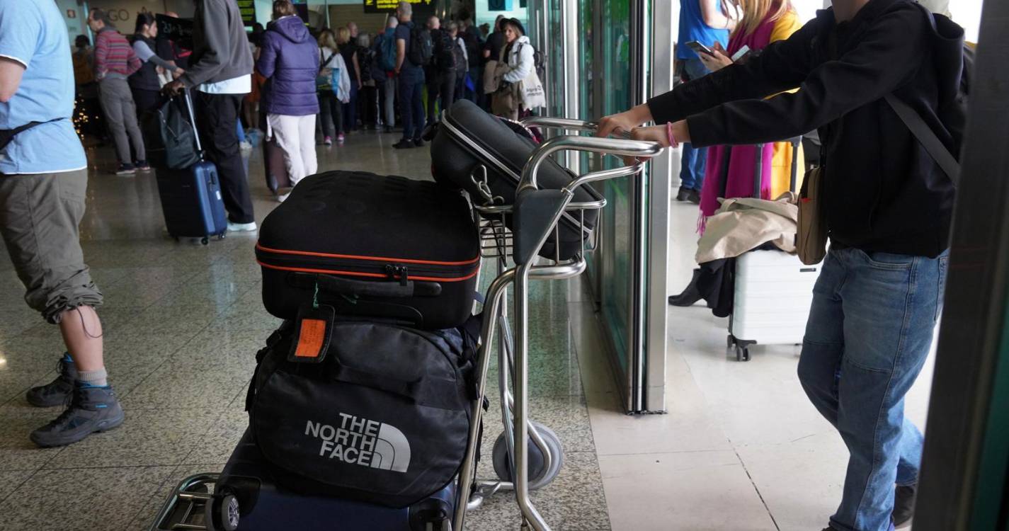 Aeroporto condicionado: Quatro voos divergiram e uma partida foi cancelada