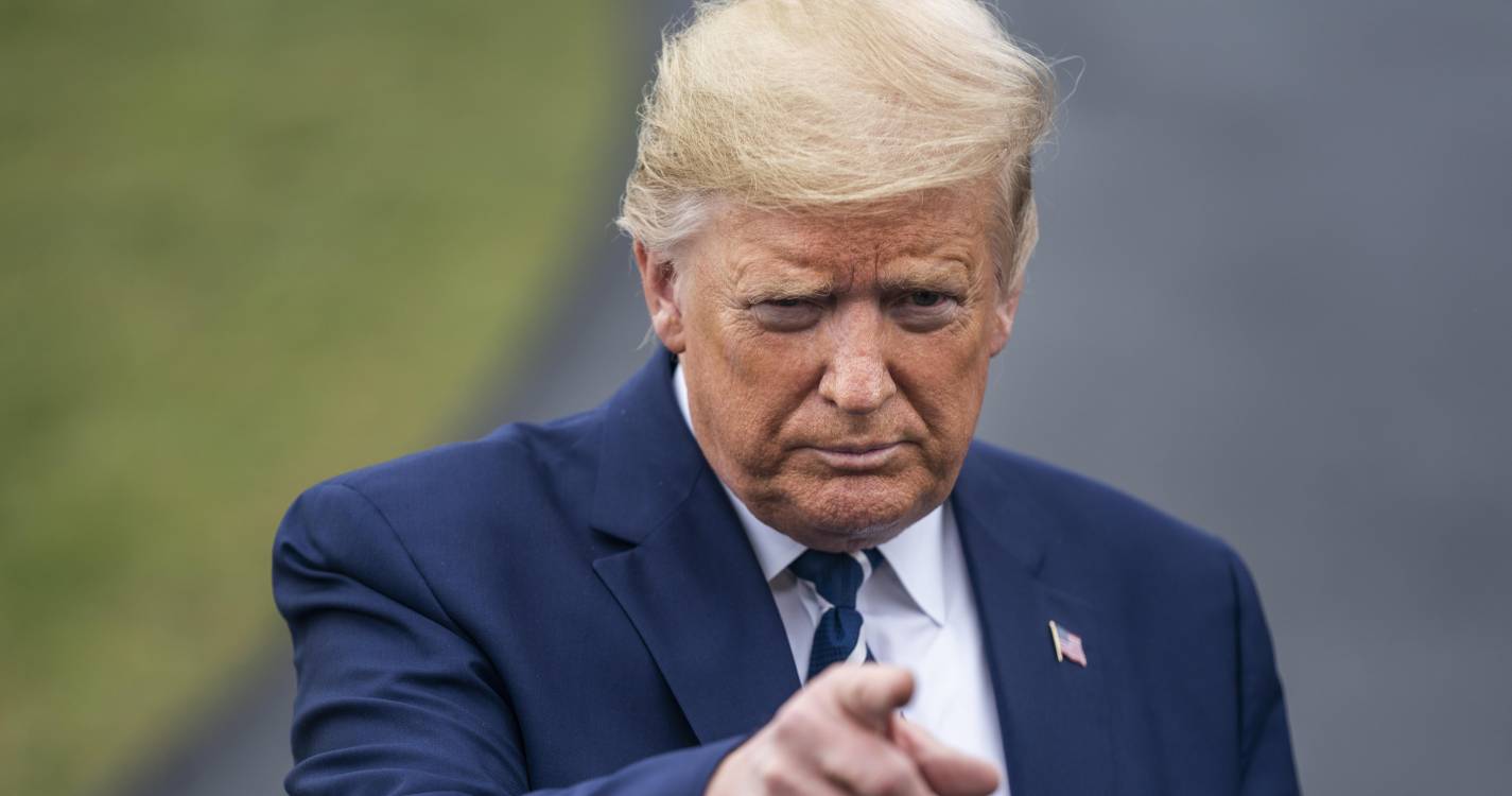 Trump ameaça a UE e o Canadá com novas tarifas se se coordenaram contra os EUA