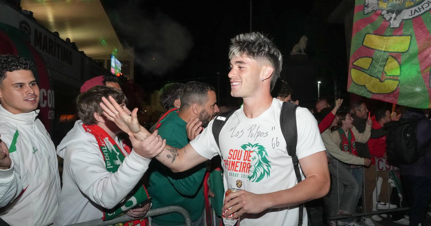 Centenas de adeptos do Marítimo festejam regresso à I Liga três anos depois. Veja as imagens