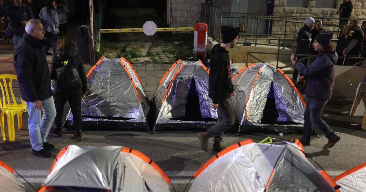 Israel: Familiares de reféns do Hamas acampam perto de residência de Netanyahu