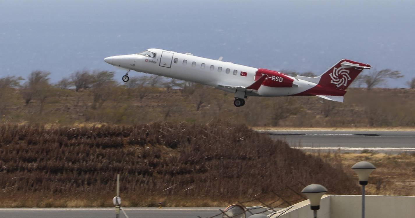 Hantavírus: Avião ambulância fez escala não prevista nas Canárias para abastecer