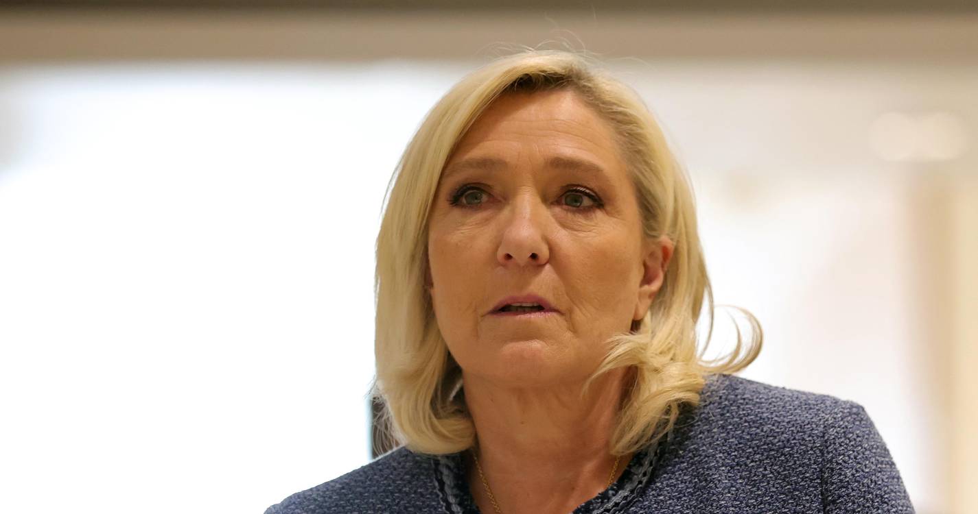 Marine Le Pen culpada de desvio de fundos europeus