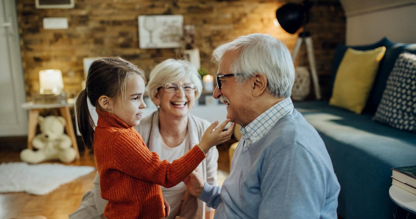 ‘Antes e Depois’: Avós de ontem são os cuidadores de hoje