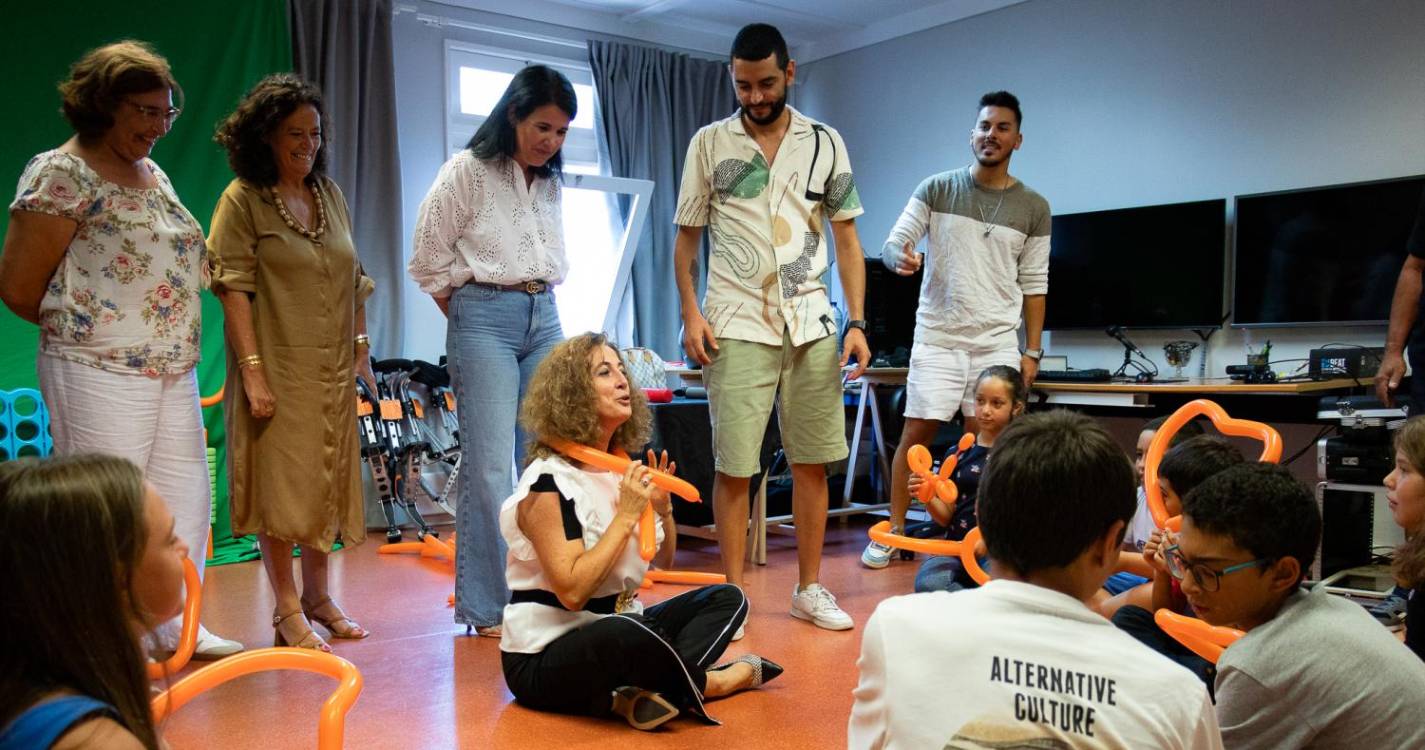 Jovens participam em atividades artísticas no CAPIS dos Louros
