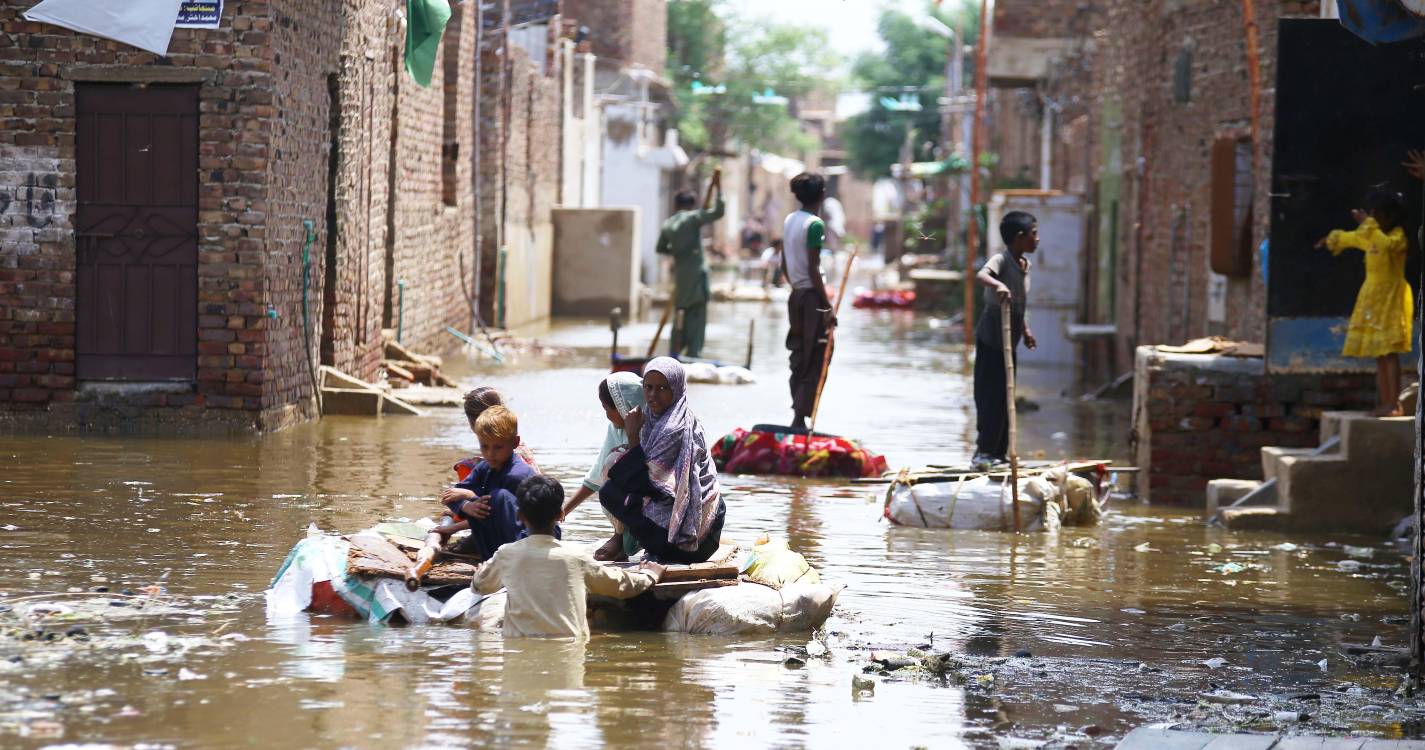 Número de mortos devido às cheias no Paquistão sobe para 798