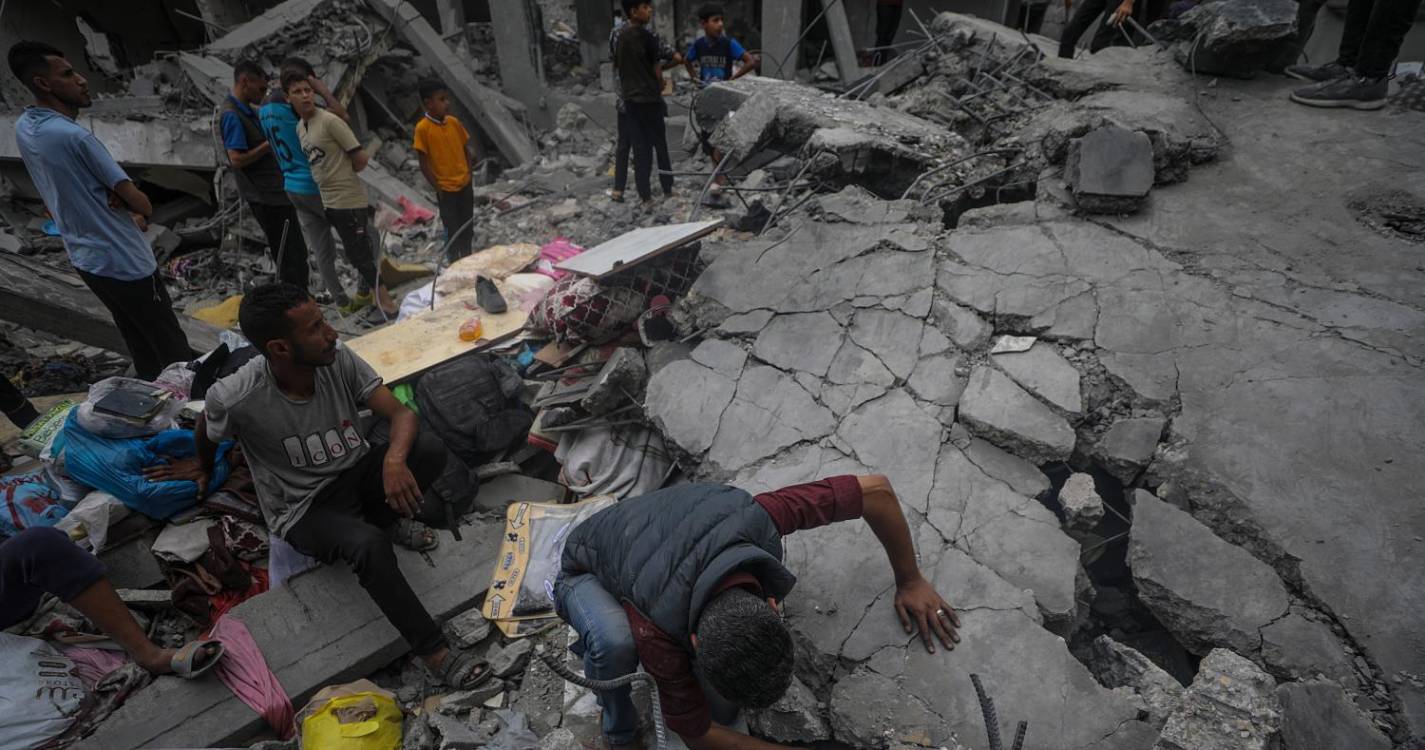 Israel: Ataques por terra, mar e ar mergulham Faixa de Gaza numa catástrofe