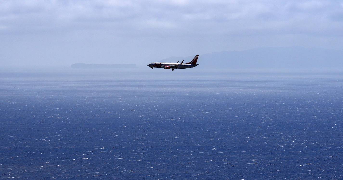Quatro voos divergiram e 12 foram cancelados no Aeroporto da Madeira devido ao vento (até às 17h00)