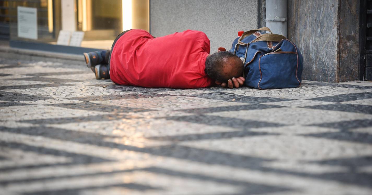 Sem-abrigo agredido a socos e pontapés no Funchal