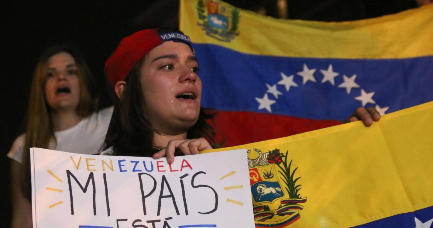 Venezuela: Maduro avisa que não aceitará tentativa de “usurpar a presidência”